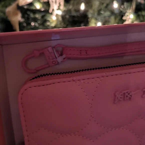 Betsey Johnson Bubblegum Pink Stitched Hearts Wristlet Wallet - Picture 5 of 5